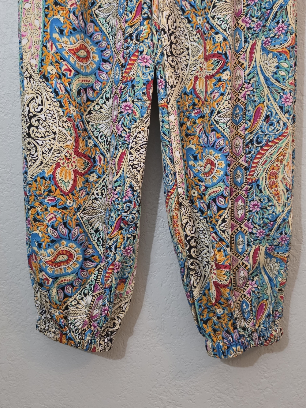 Cupshe Paisley Smocked Waist Tapered Leg Cover Up Pants Womens Medium NWOT - Picture 7 of 13